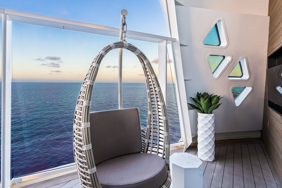 RCI Wonder of the Seas Royal Loft Suite 10.jpeg